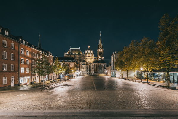 A night view of Aachner Dom from a distance.
